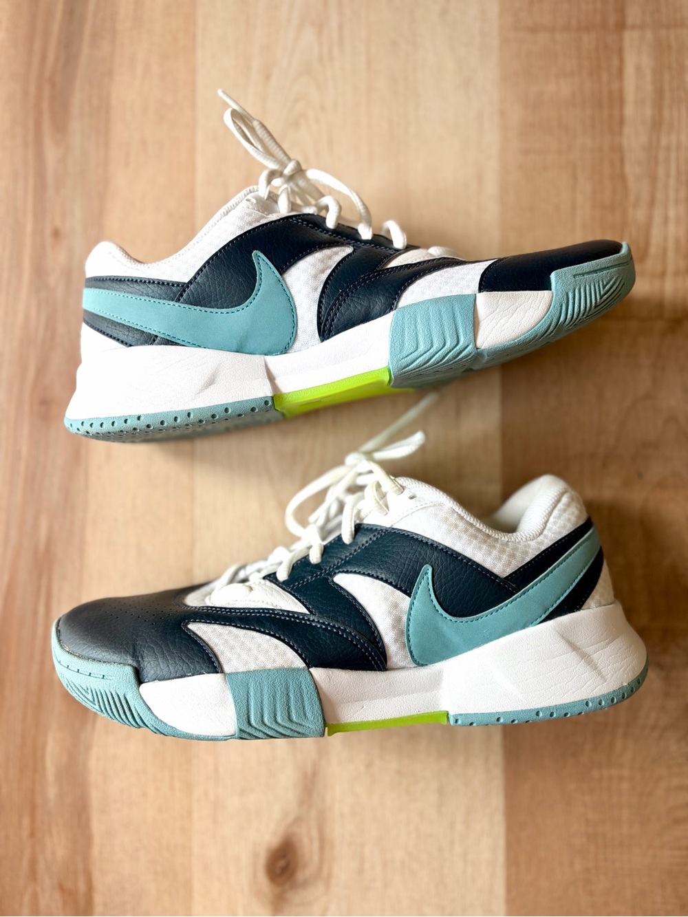 Nike Mens Court Lite 4 Sneakers Size US 8.5